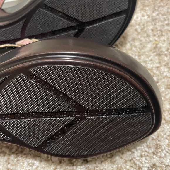 NWOT Donald J. Pliner Black Sandals With Colorful Floral Details - Picture 5 of 10